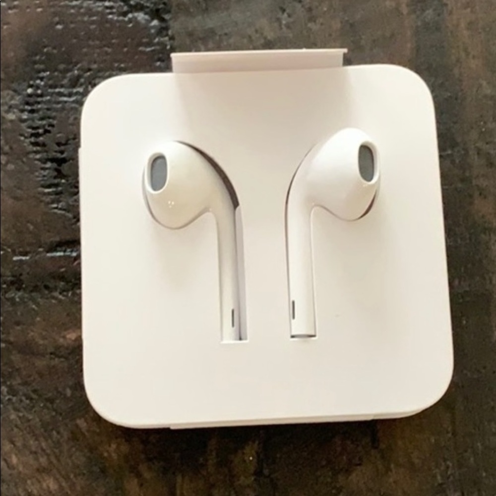 Apple EarPods with Lightning Connector/ 2